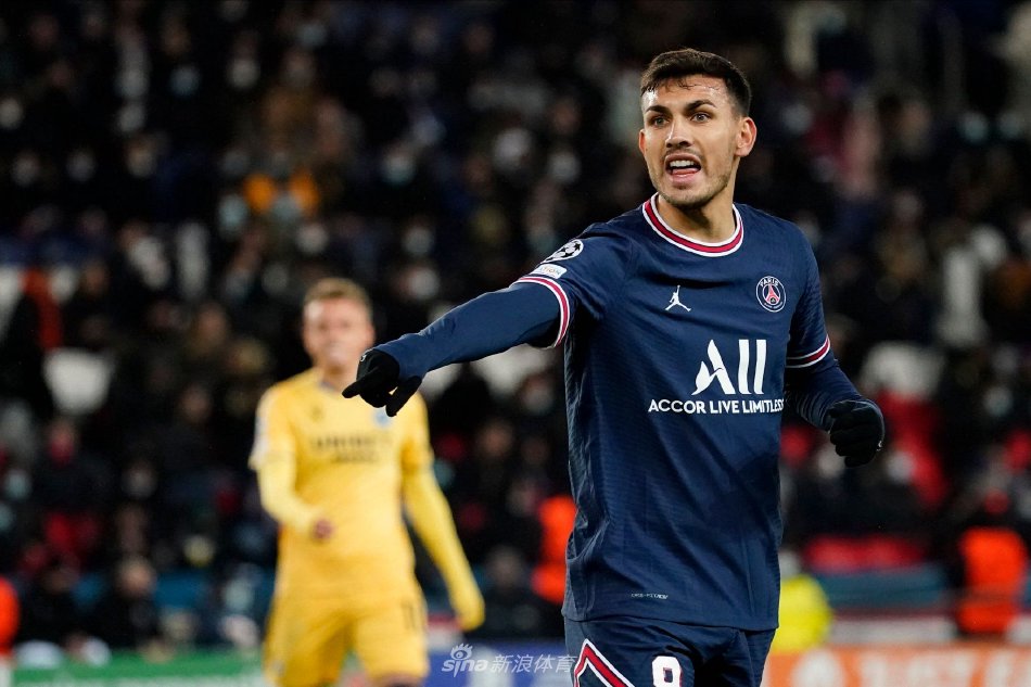 斯在攻守两 斯在攻守两